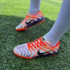 Nike Mercurial Vapor Halı Saha Kramponu (White / Strike Orange / Purple Pack) 4 beyaz 1 8