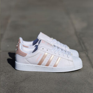 Anasayfa 57 Adidas Originals Superstar Beyaz / Rose Gold Sneaker – Parlak Pembe Altın Çizgili Kadın Deri Spor Ayakkabı
