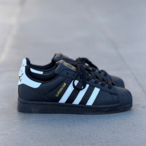 Anasayfa 53 Adidas Originals Superstar Siyah / Beyaz Sneaker – Altın Logolu Klasik Deri Spor Ayakkabı
