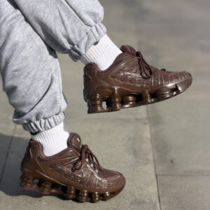 Anasayfa 29 Nike Shox TL Kahverengi Sneaker – Tam Boy Yaylı Taban Y2K Çikolata Kahve Spor Ayakkabı