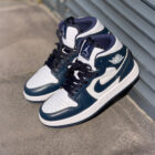 Air Jordan 1 Mid White / Obsidian Navy Unisex Deri Sneaker 5 40 1